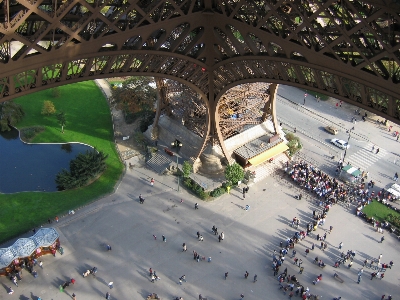 Perspective eiffel tower paris france Photo