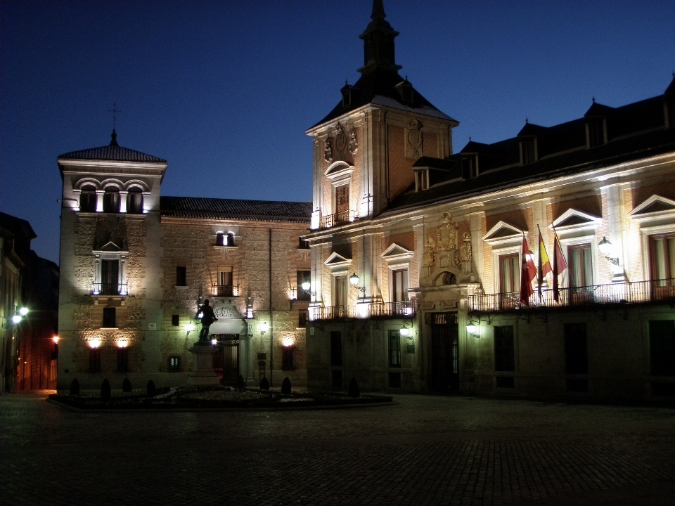 Leggero architettura notte città