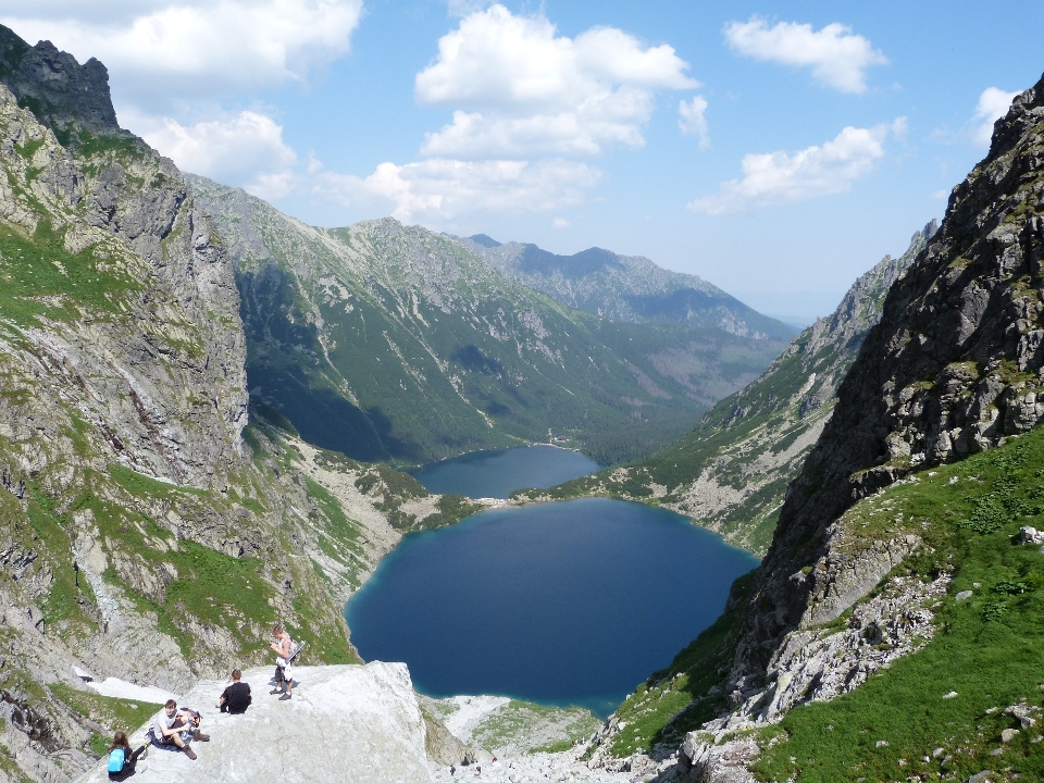 Paisaje naturaleza caminando montaña