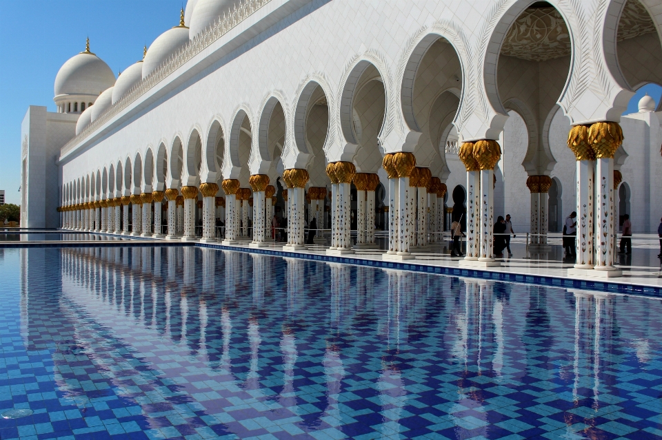 Building palace pool reflection