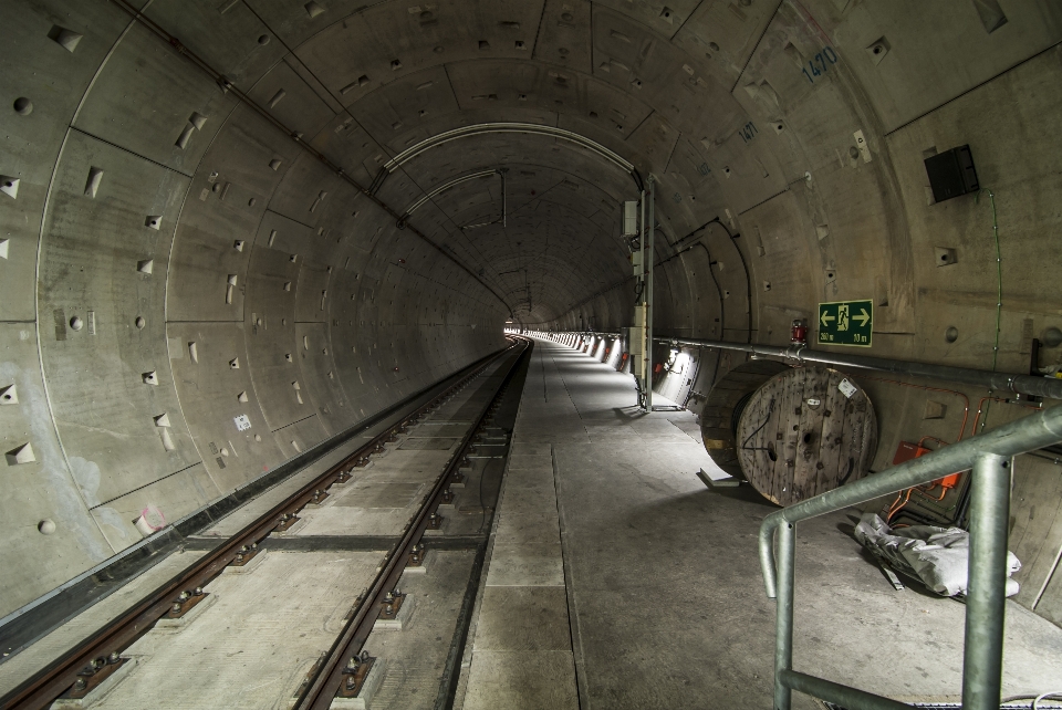 Chemin lumière de fer tube