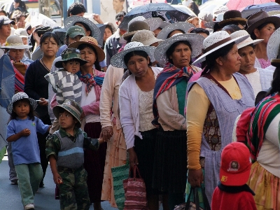 Foto Pessoas multidão esperando educação