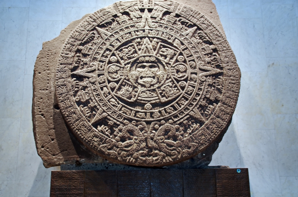 Madera solar círculo azteca