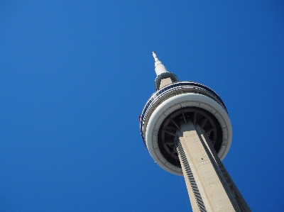 Sky high vehicle tower Photo