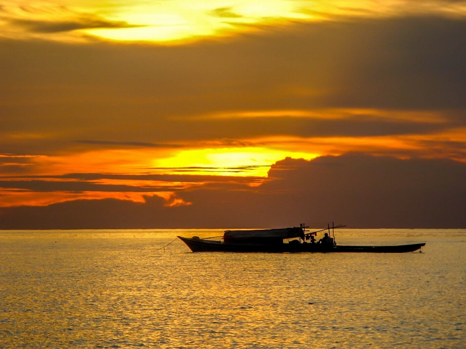 Pantai laut pesisir alam