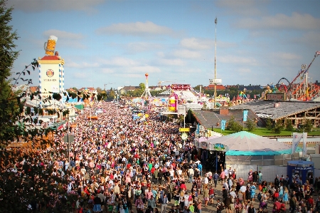 Foto Rakyat kerumunan festival bavaria
