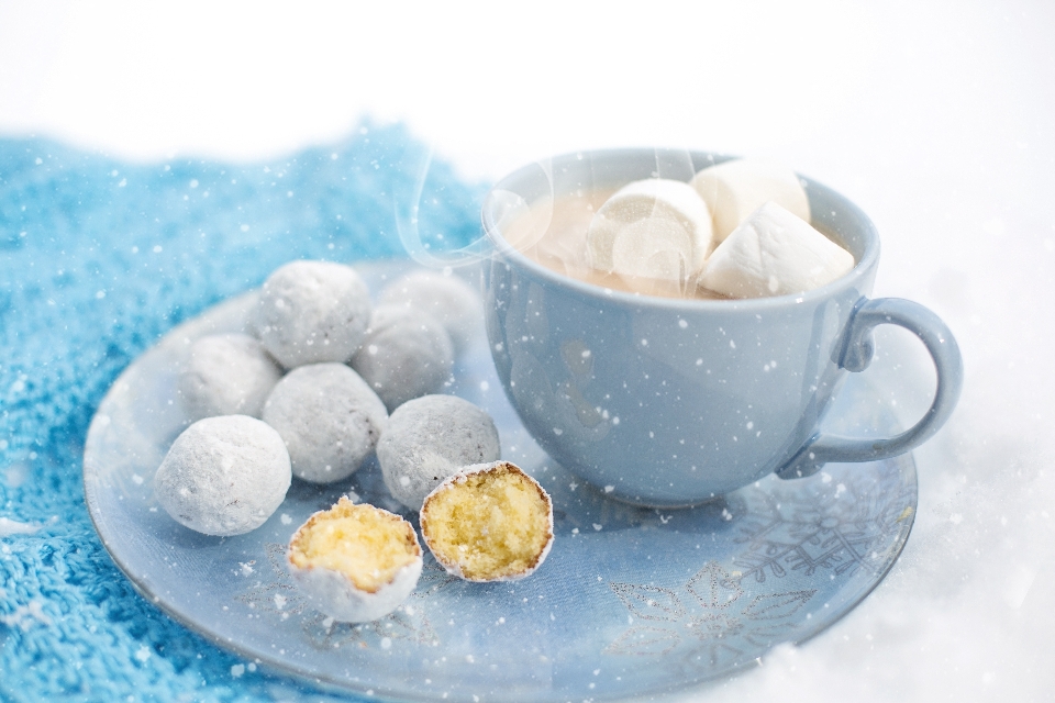 雪 冬 暖かい ホットチョコレート
