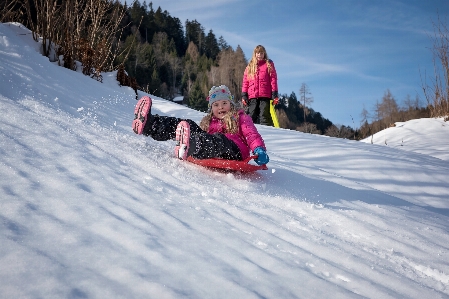 雪 冬 女の子 車両 写真