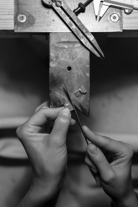 Mano laboral en blanco y negro
