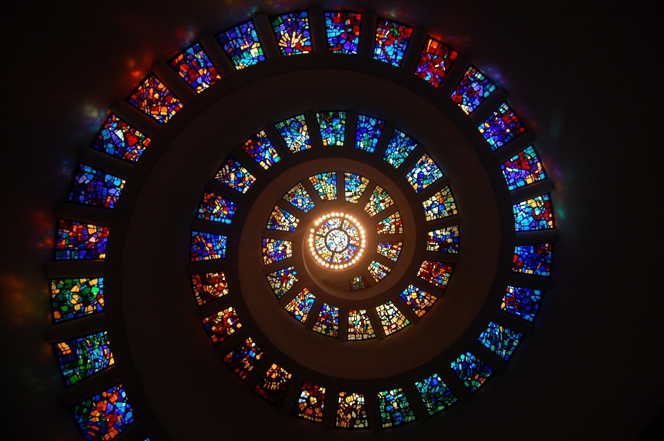 Light round spiral window