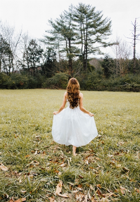 Personne fille femme prairie
