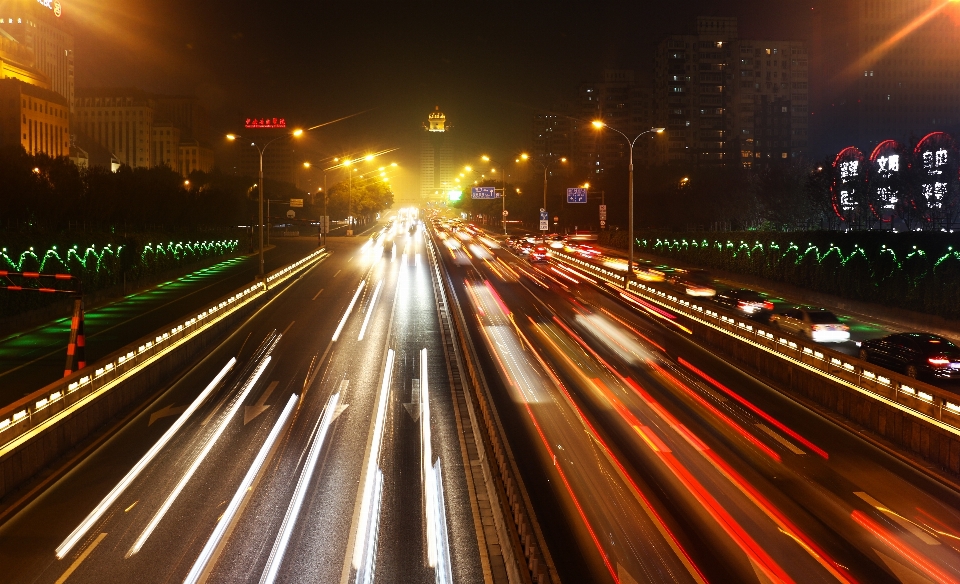 Leggero strada traffico notte