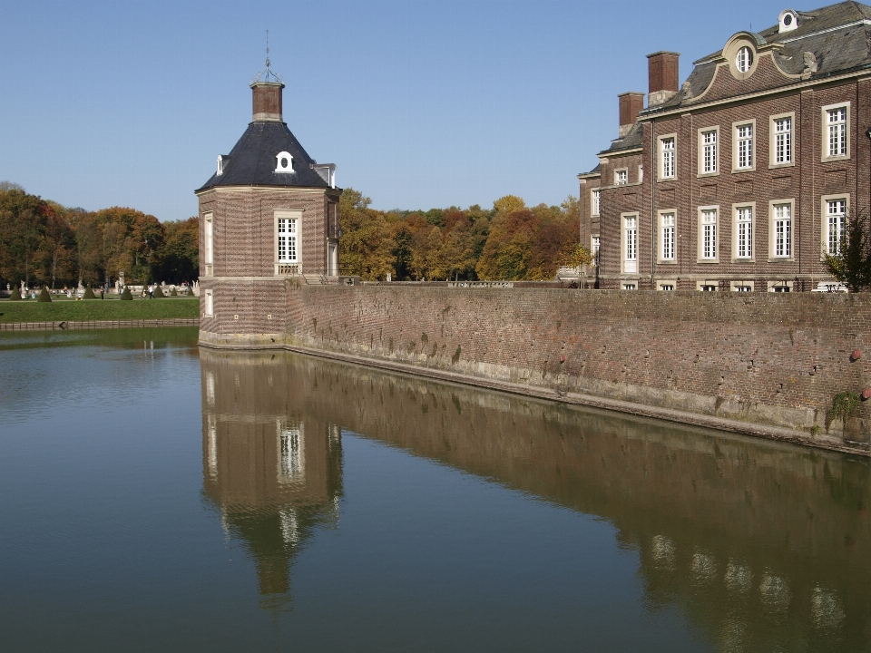 Water bridge building chateau