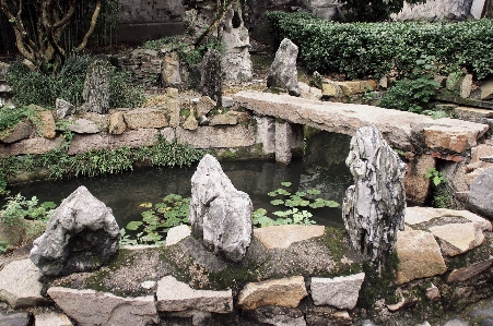 Water rock wall pond Photo