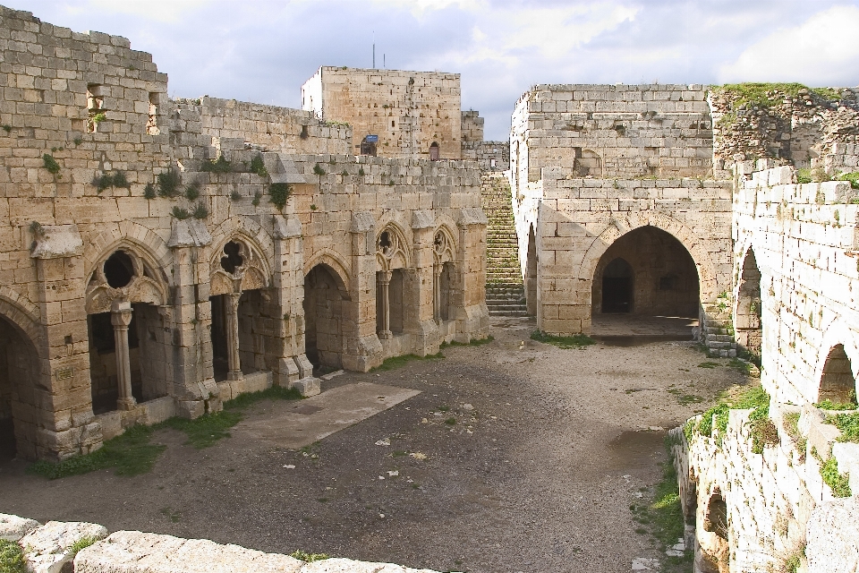 Edificio arco castillo fortificación
