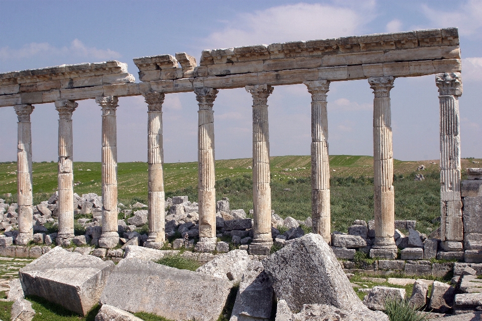 Structure building monument column