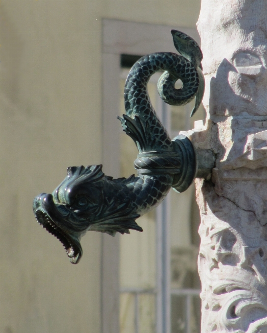 Vogel flügel monument statue