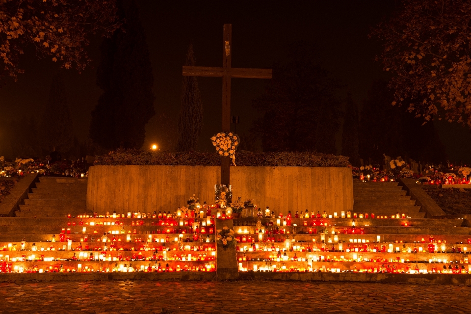 Leggero notte monumento buio