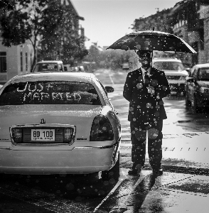 Foto Homem neve preto e branco
 pessoas