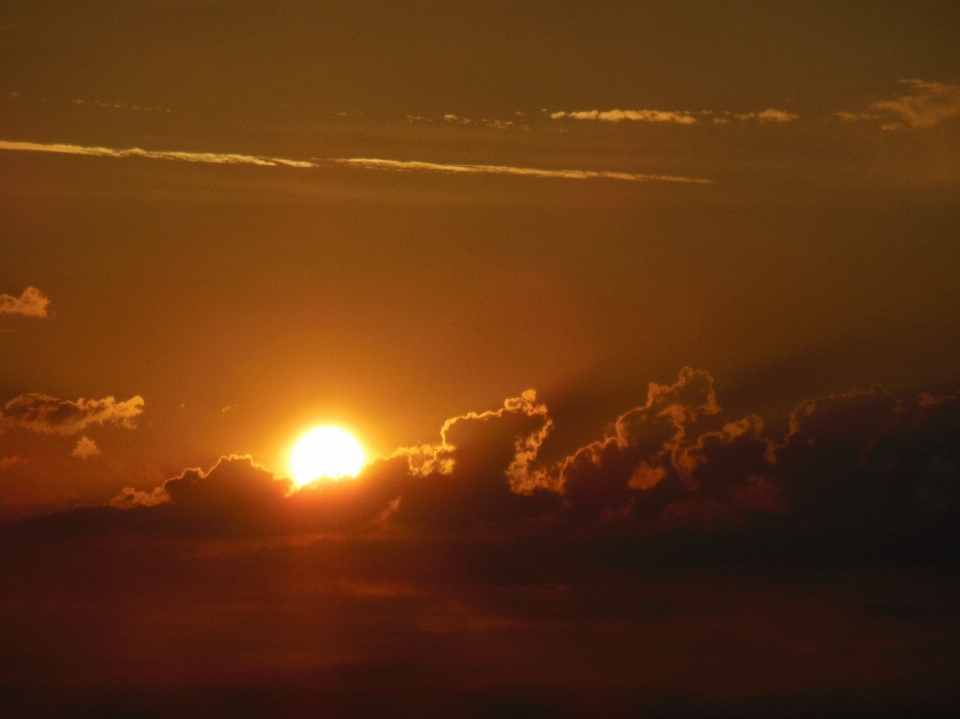 Horizonte nuvem céu sol