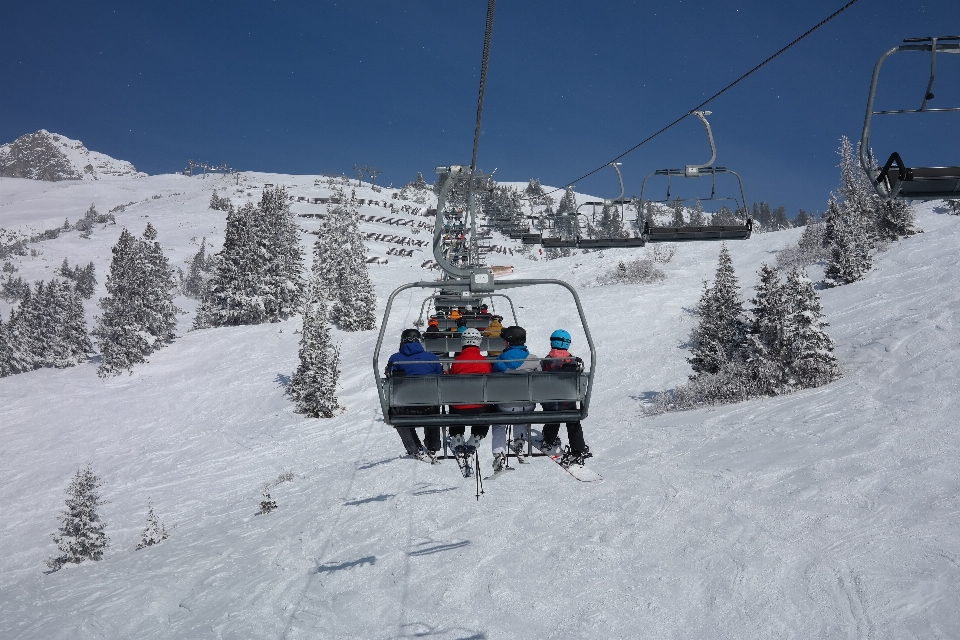 Schnee winter gebirge
 fahrzeug