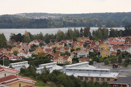 Foto Casa cidade cadeia de montanhas
 paisagem urbana