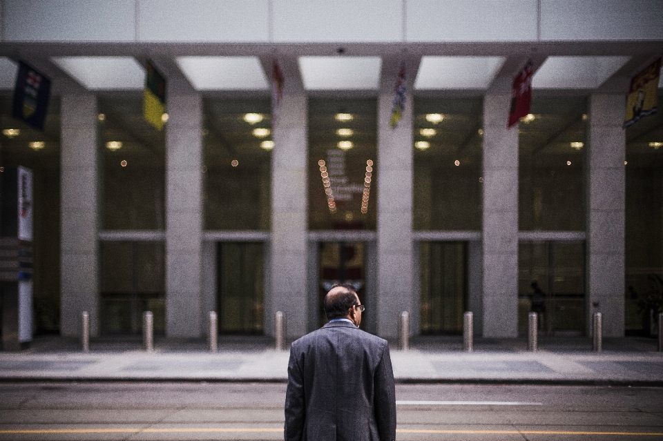 Homme personne architecture rue