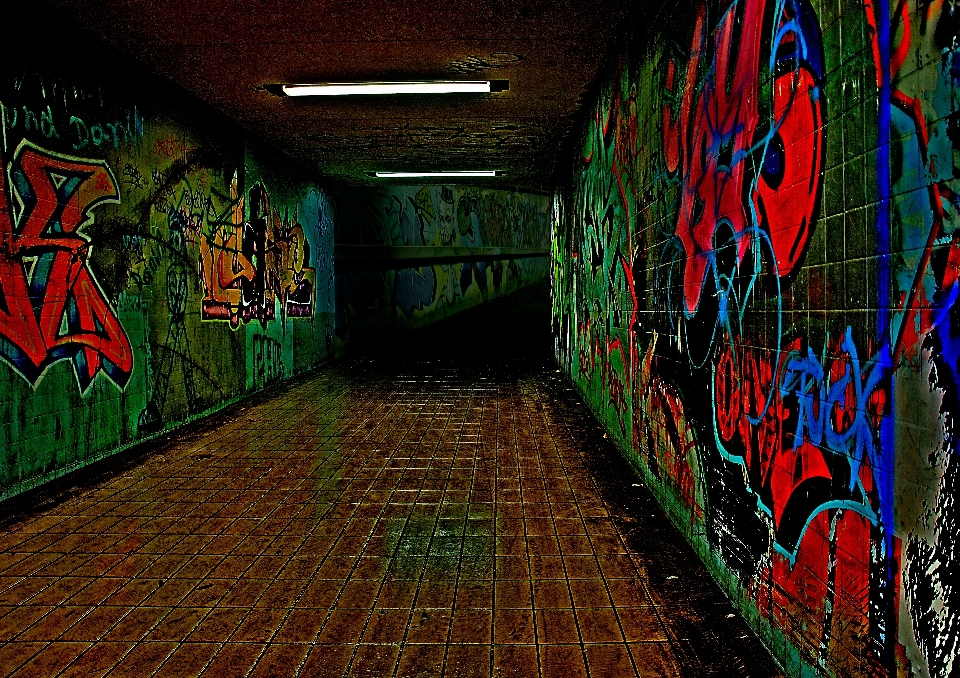 Nacht wand allein tunnel