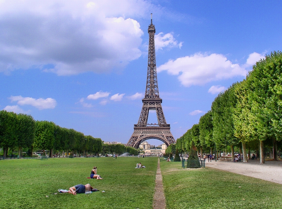 Menara eiffel paris monumen