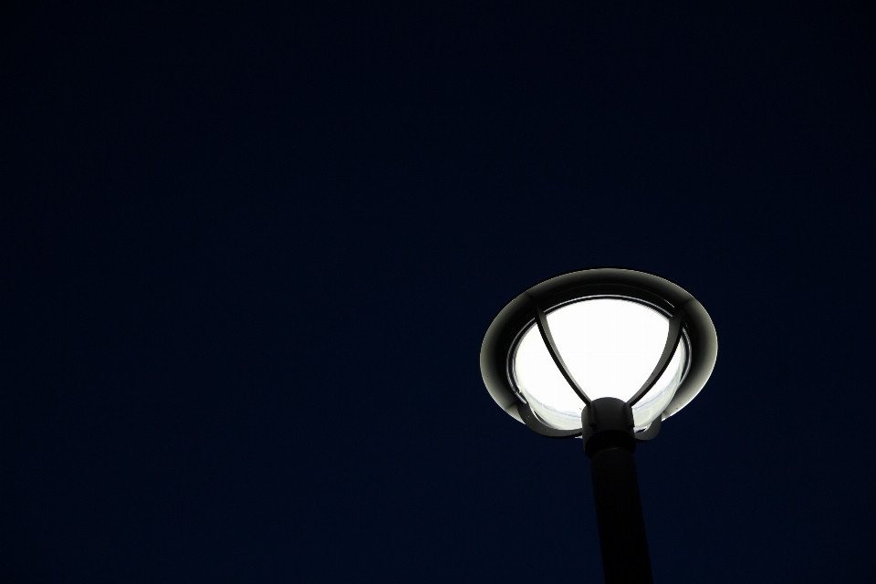 Luz noche edificio ciudad