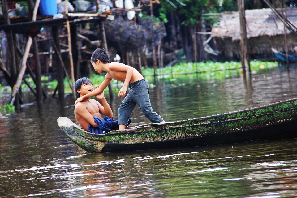 água mulher barco lago