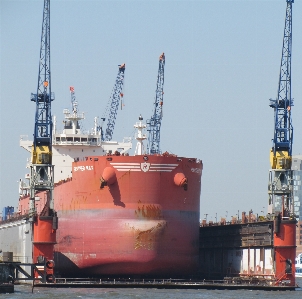 Foto Barco transporte vehículo puerto