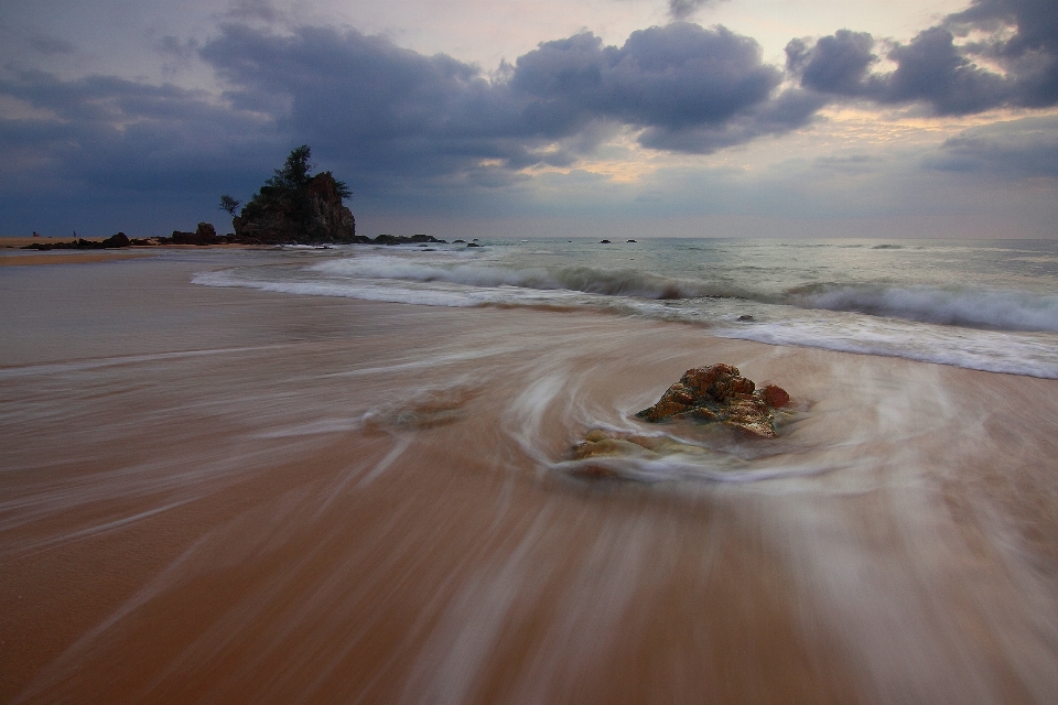 Pantai laut pesisir air