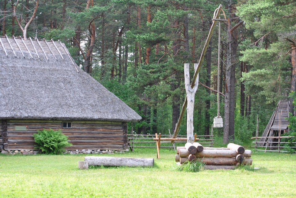 Gospodarstwo rolne budynek chata dobrze