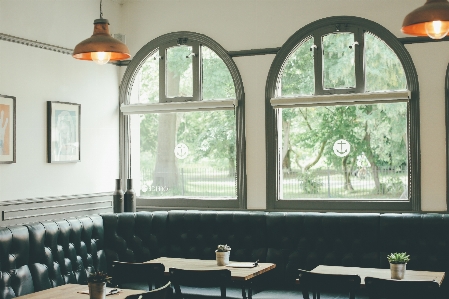 Cafe sitzplätze
 innere fenster Foto