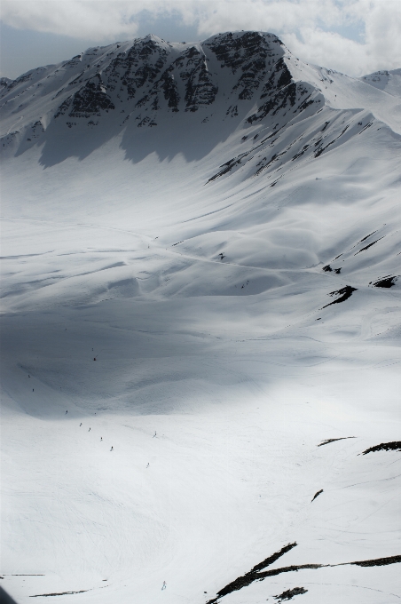 Paisaje montaña nieve invierno