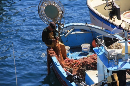 Foto Laut kapal mengirimkan boot