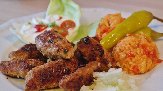 Foto Piring makanan hijau merah