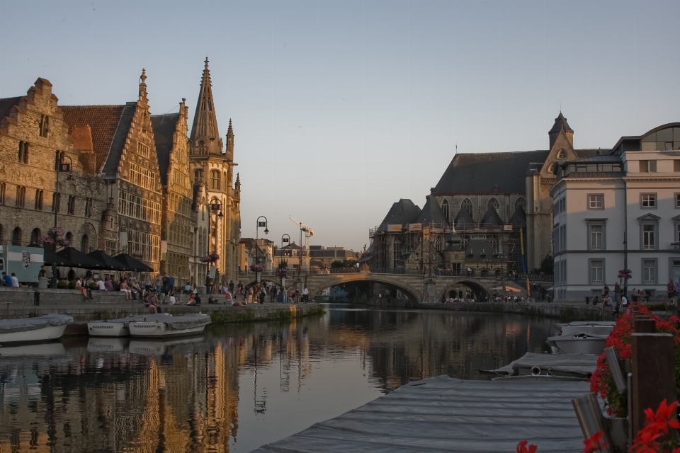 Die architektur stadt fluss kanal
