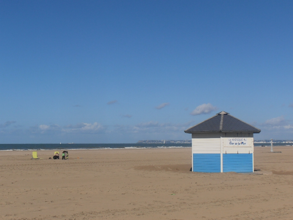 Spiaggia mare costa sabbia