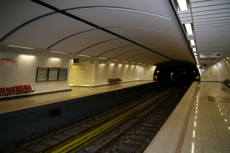 Schiene zug tunnel reisen