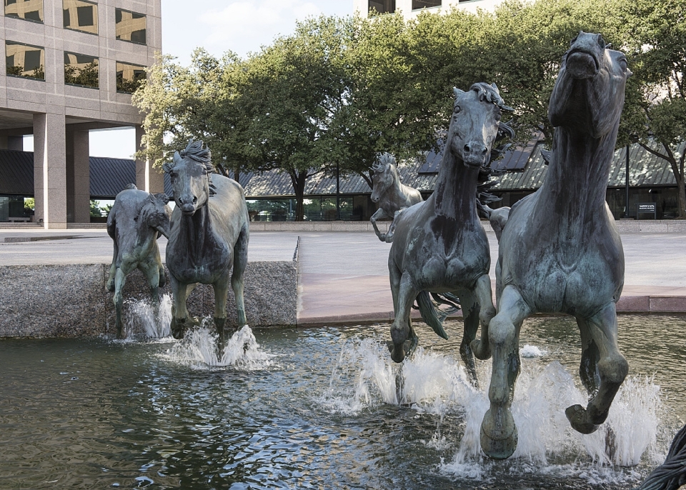 Monumento paisagem urbana piscina estátua