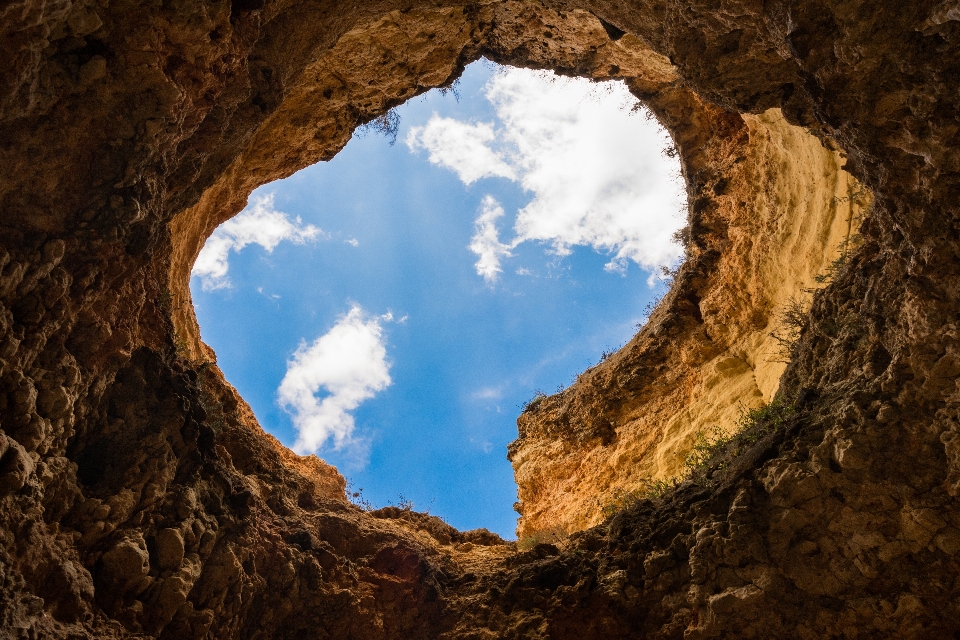 Nature rock ciel trou