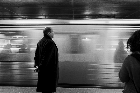 Foto Leggero sfocatura bianco e nero
 persone