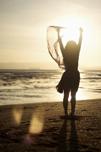 Foto Tangan pantai laut bayangan hitam