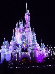 Foto Noche palacio parque de atracciones
 torre