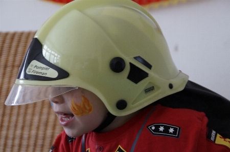 Foto Giocare ragazzo carnevale bambino