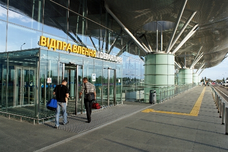 Foto Bangunan kereta bandara bawah tanah