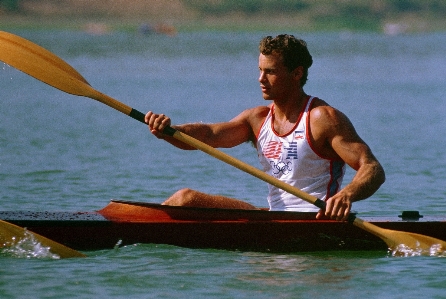 Foto Homem água esporte barco