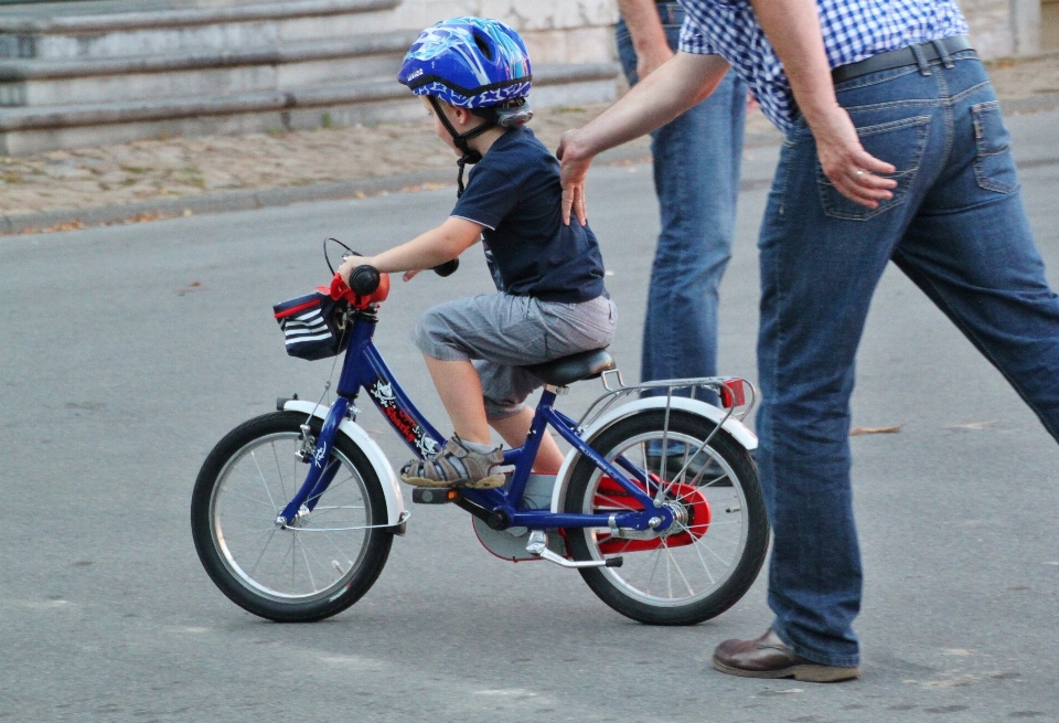 Homme garçon vélo véhicule